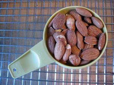 1 cup almonds
