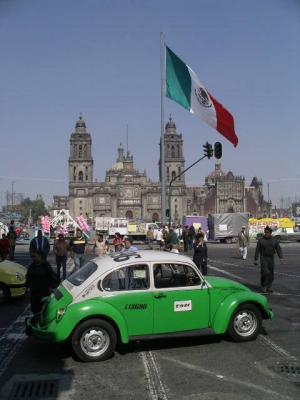 Traditional Beatle at the Zocalo.JPG