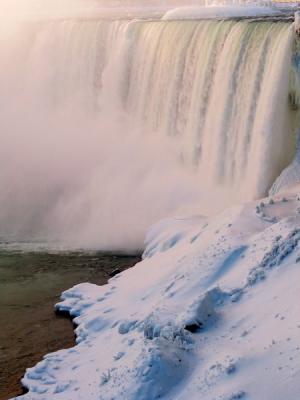 Snow and ice Niagara falls