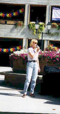 Linda singing in front of the Opry