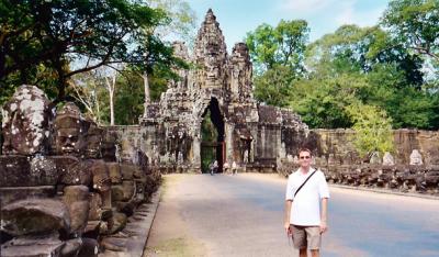 u38/justinleach/medium/25245518.AngkorThom.jpg