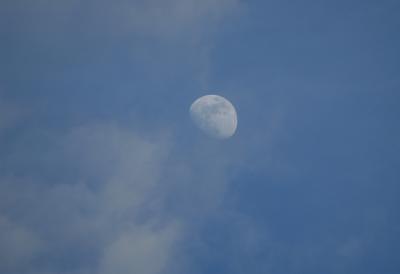 Daytime moon with clouds.jpg
