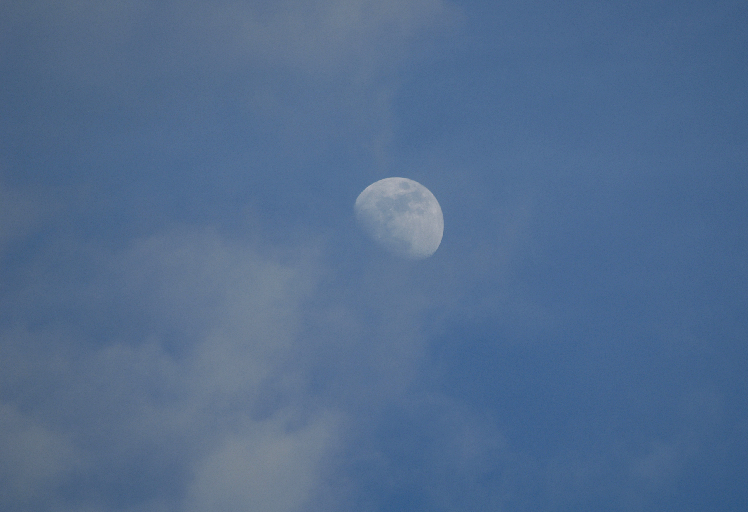 Daytime moon with clouds.jpg