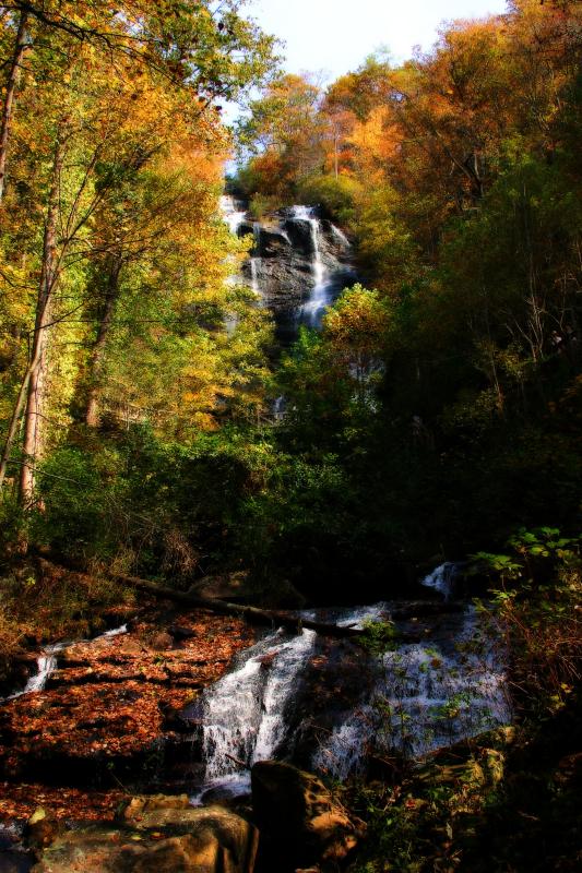 Amicalola 20031025 034 falls tall far - glow.JPG