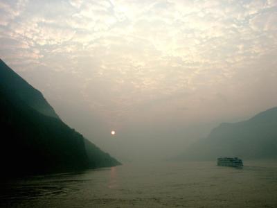 Sunrise through the smog on the Yangtze