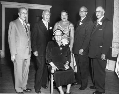 Bessie Goldberg & Family2.jpg