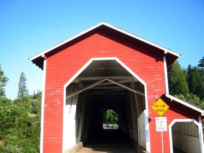 u38/liv2day/medium/32129233.coveredbridge.jpg