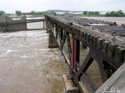Foot bridge across the Arkansas 375.jpg