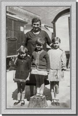 Little Bruna in the middle - 1925 -