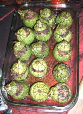 u38/matancom/medium/24761384.Stuffed_zucchini_01.jpg