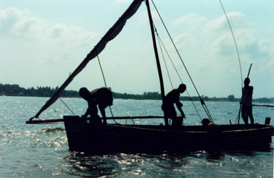 Dhow fishing boat 1.jpg