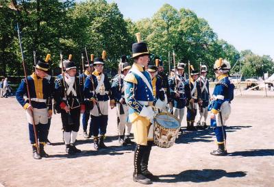 Gustavianska brigaden 2002 Gran Backman frn Oravais, Finland traktera trumman