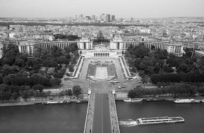 The Trocadero Gardens and Palais de Chaillot - GT1L2265