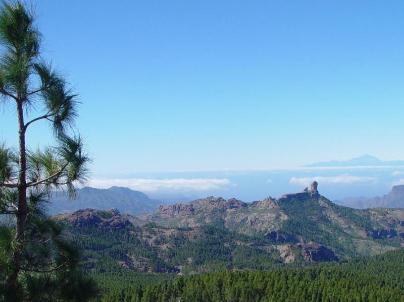 De Teide mountain on Tenerife 70 miles away