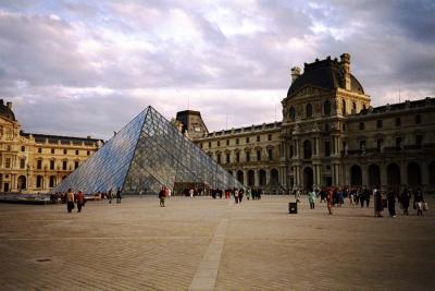 louvre plaza