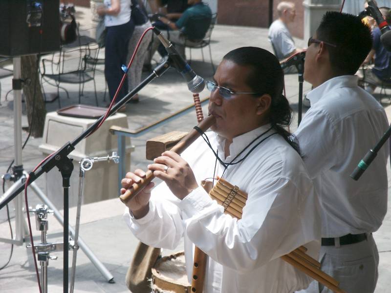 Riverwalk performers