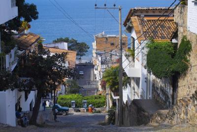 calle zaragoza towards the sea