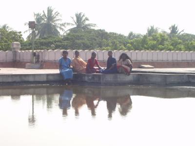 Sri Lankan girls at the Valluvar Kottam