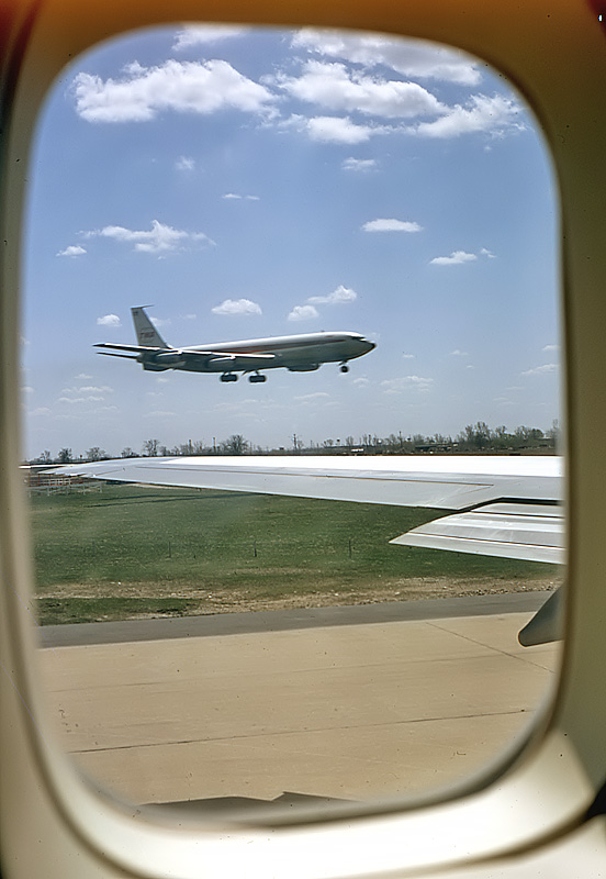 <B>Landing on a wing</B><BR>*<FONT size=2>by Moti</FONT>