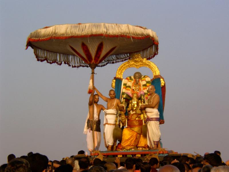 Parthasarathi visiting the sea shore