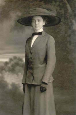 1900 - Bess Wisner McGonegal.jpg