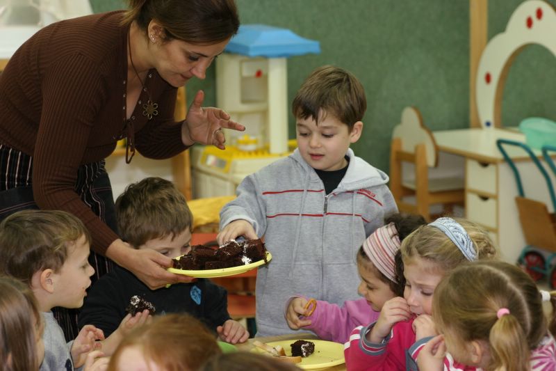 Splitting cakes