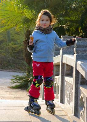 u38/waterhead/medium/24988903.BladesandIceCream2lr.jpg