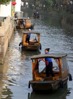 u38/waterhead/medium/25063992.BoatSkippersontheriver.jpg