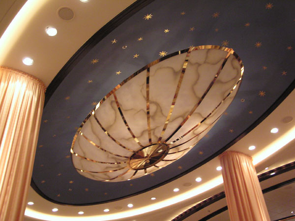 Ceiling in the dining room