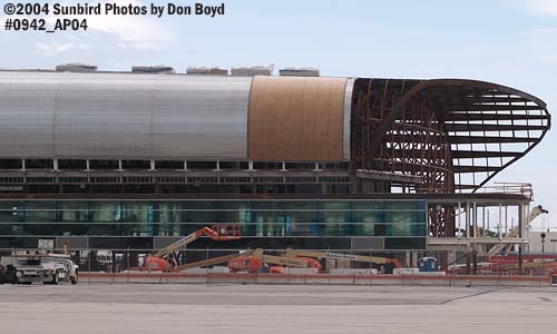 2004 - The south end of Concourse J construction aviation airport stock photo #0942