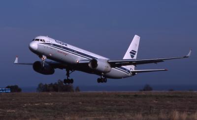 Kras Air Tu-204 RA-64018.jpg
