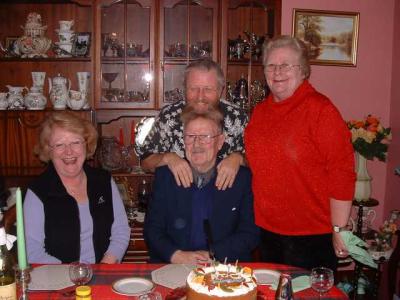 u39/anthonyr/medium/25360534.2003GrandadBohillBday10.jpg