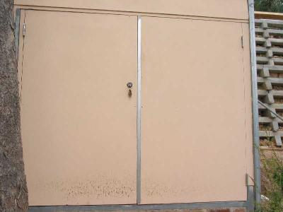 lower set of barn doors secure