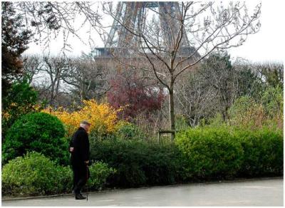 Mary Beth Abarbanel: Afternoon Stroll in the Champ de Mars