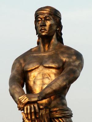 Monument at Teodoro Vanencia Circle, Rizal Park, MaLapu-Lapu was a Cebuano chief who supposedly killed Magellan