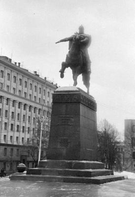 u39/bmcmorrow/medium/35054962.ussr10029.jpg