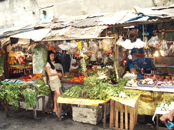 Streetside vegetable stand, Intramuros