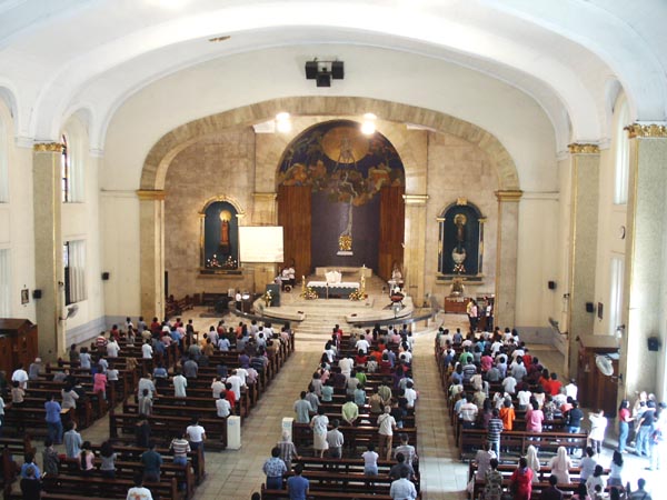 Mass at Church of Santa Cruz draws a good crowd on a Wednesday afternoon