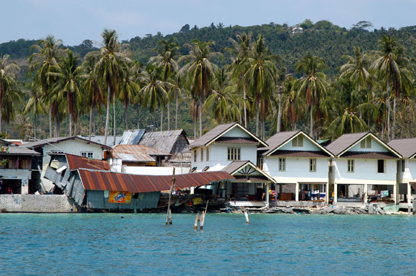 Ko Phi Phi Don tsunami damage