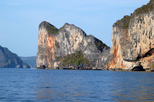 The west side of Ko Phi Phi Le
