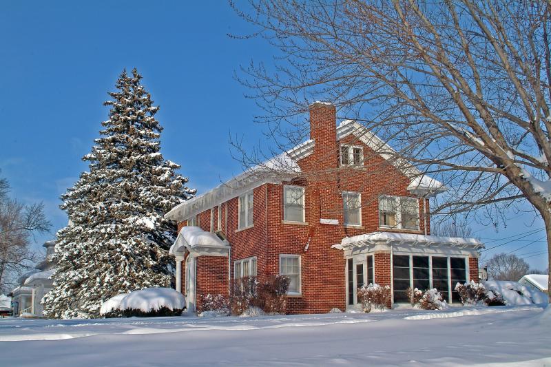 Colonial Home Near Us - Home of the Bill Rosacker Family