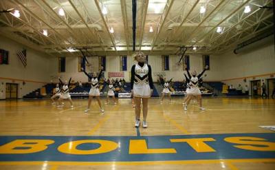 u39/bricciphoto/medium/25823138.CheerleadersV.jpg