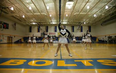 u39/bricciphoto/medium/25823139.CheerleadersVI.jpg