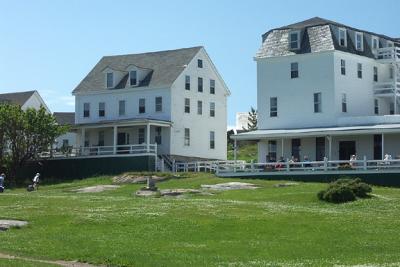 cottage5-lawn-M0916-72lg.jpg