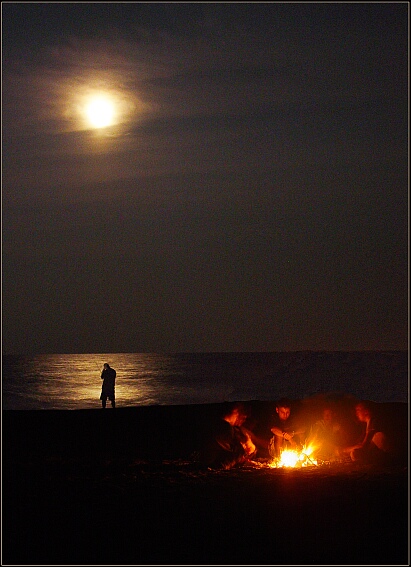 <b>10th Place</b><br>night at the beach*