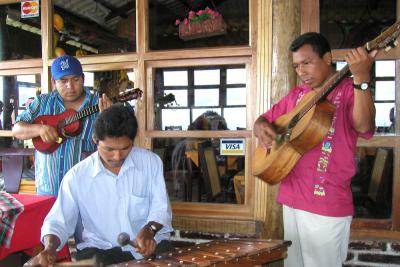 Musicians at Laguna de Apoyo