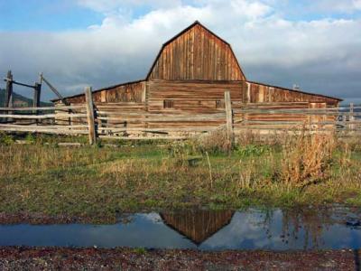 u39/davewyman/medium/35006647.barn.jpg