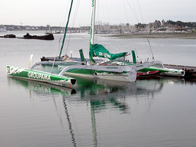 Vue du trimaran Groupama  quai