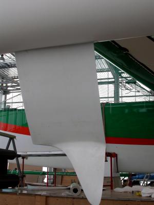 Le trimaran Groupama 2 en cours de finition à Lorient