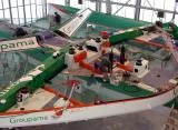 Le trimaran Groupama 2 en cours de finition à Lorient